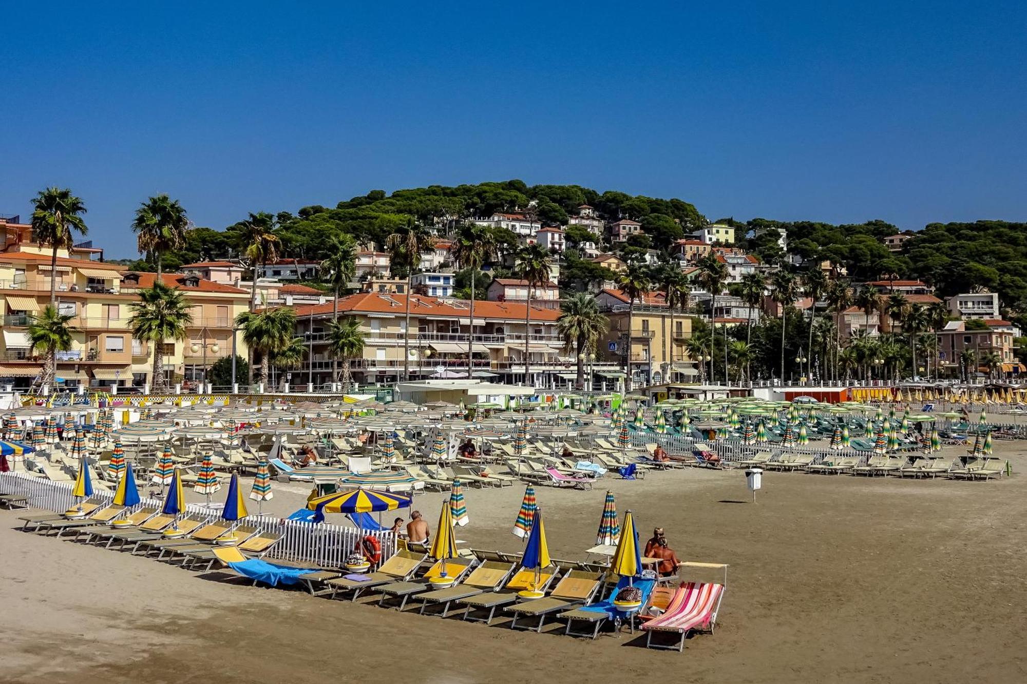 Beachy Vibes- 900M From The Beach - Happy Rentals Andora Екстер'єр фото