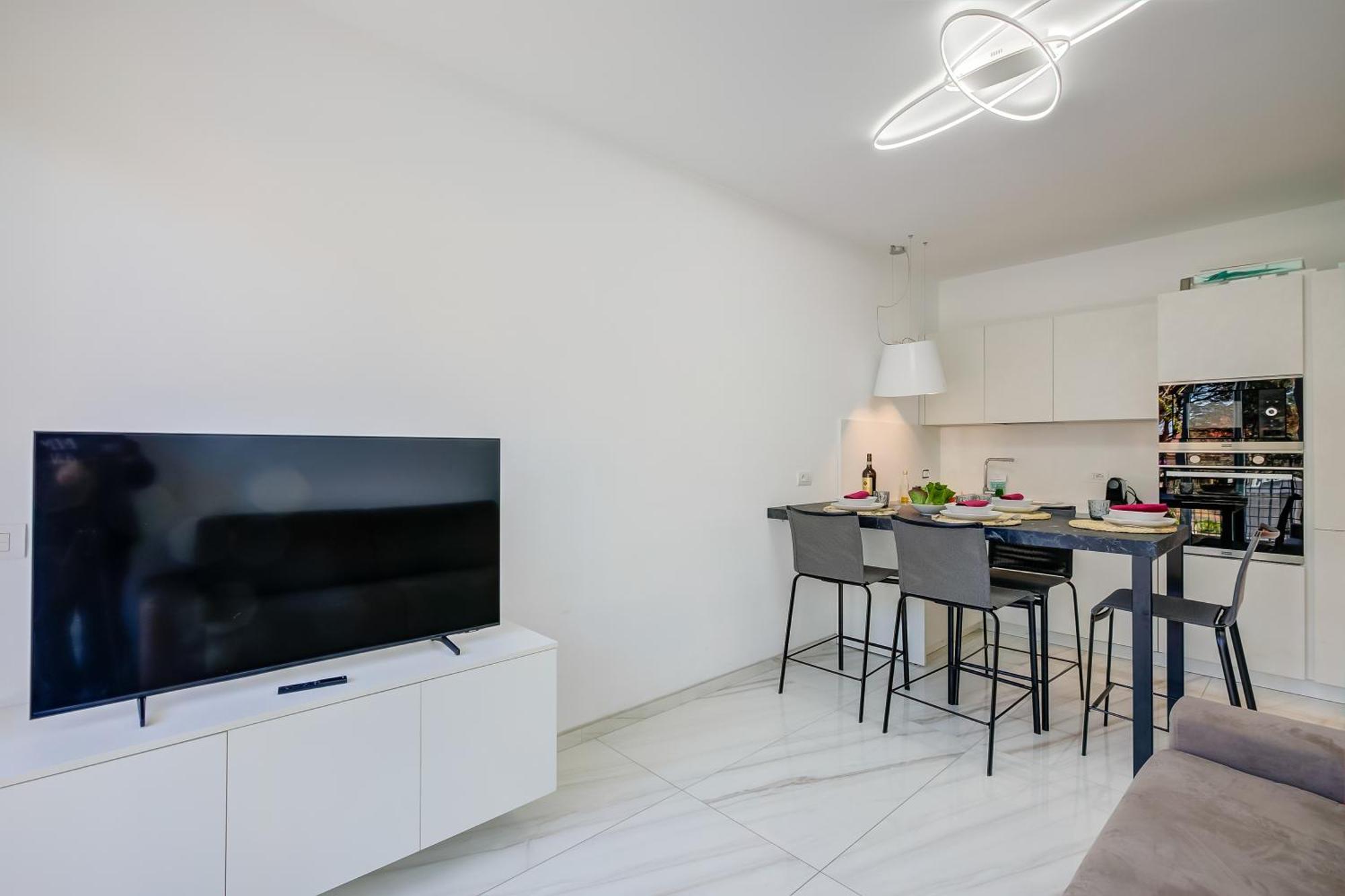 Beachy Vibes- 900M From The Beach - Happy Rentals Andora Екстер'єр фото